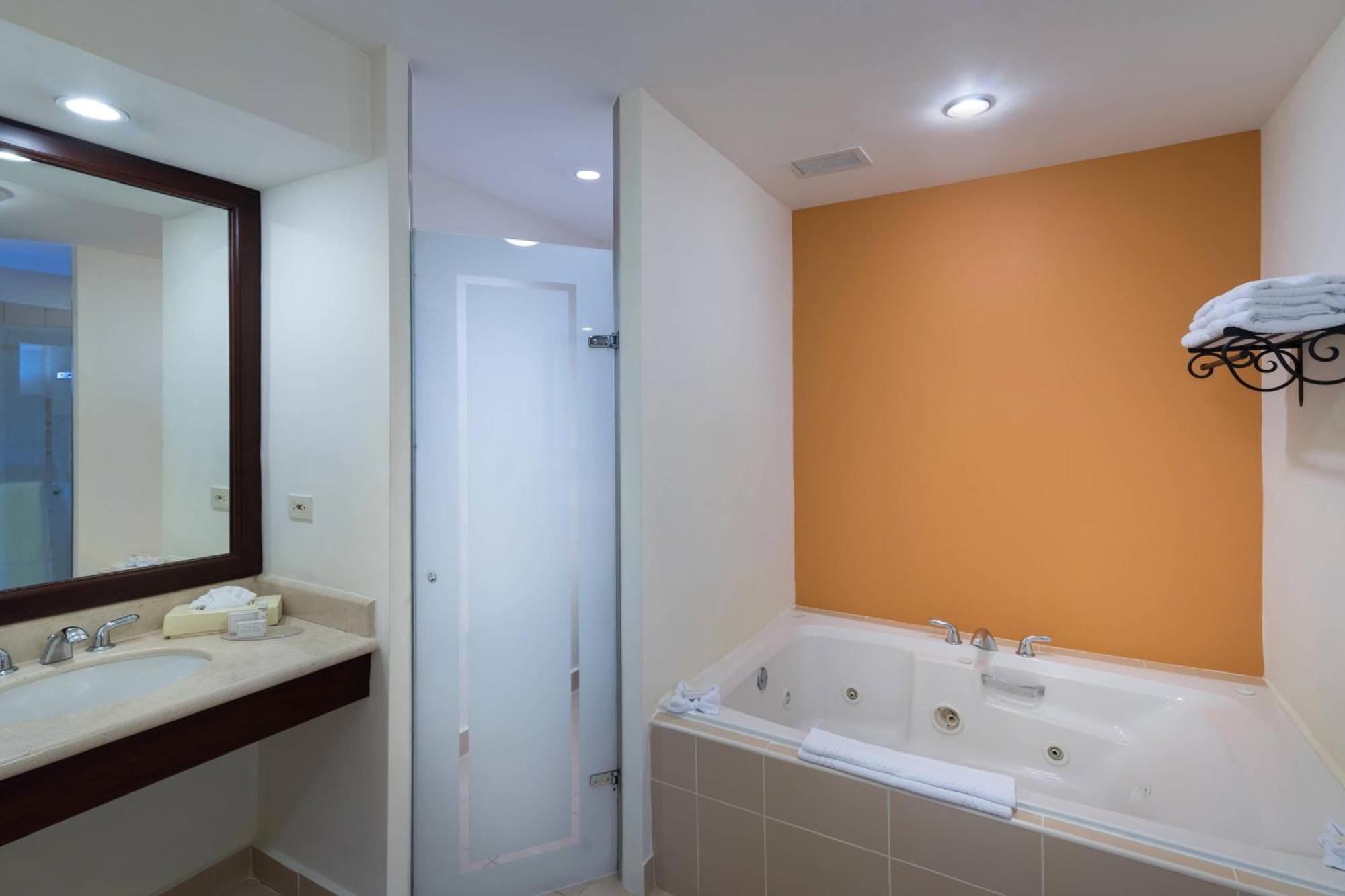 فندق Courtyard By Marriott سانتو دومينجو المظهر الخارجي الصورة