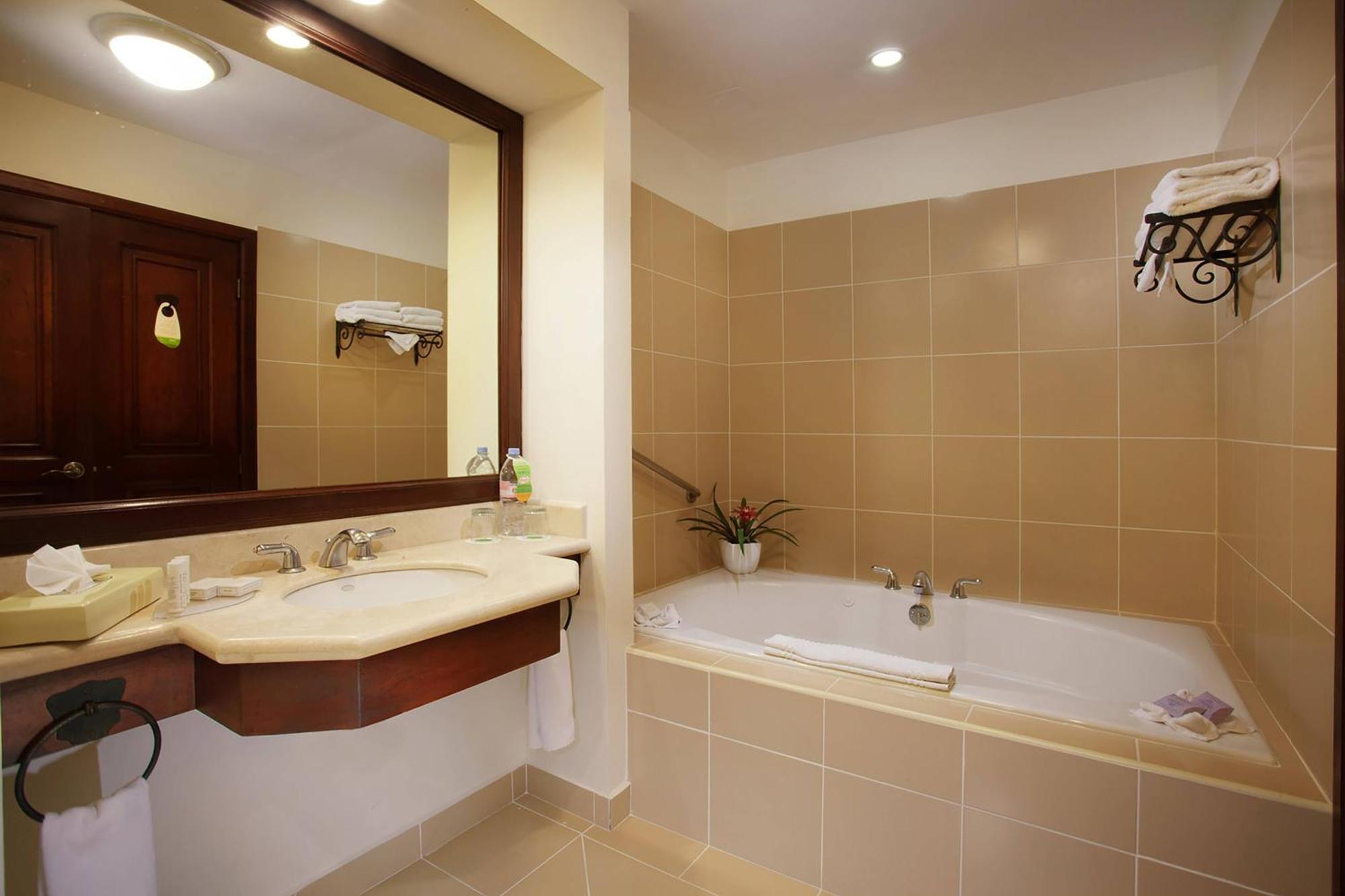 فندق Courtyard By Marriott سانتو دومينجو المظهر الخارجي الصورة